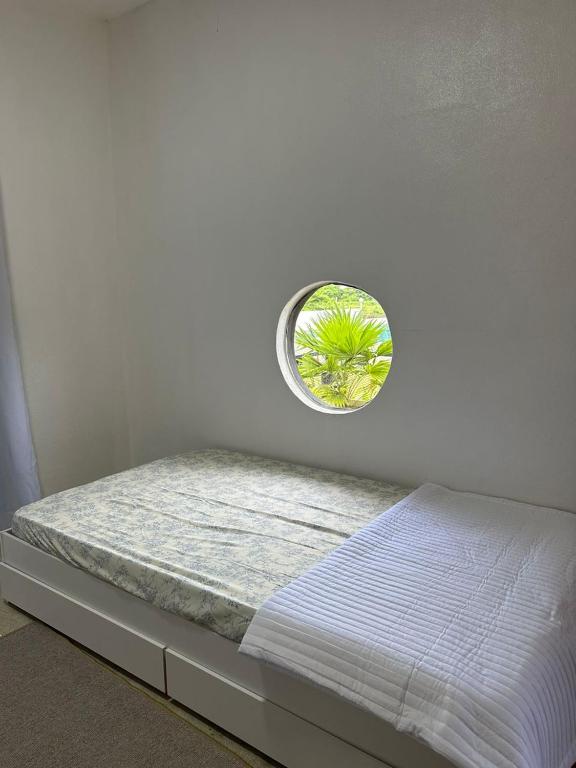 Postel nebo postele na pokoji v ubytování Tok Abah Cottage