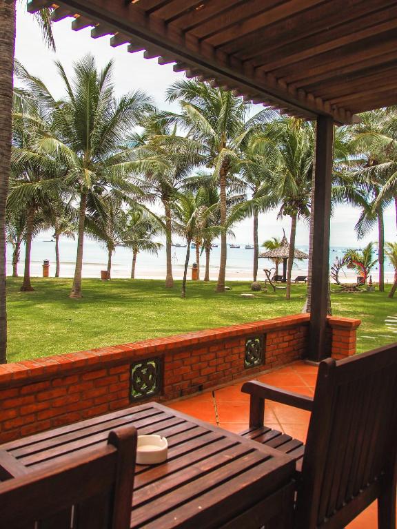 Bungalow Nhìn Ra Biển Có Sân Hiên