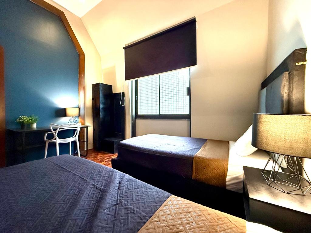 Roomies Suites - Zona Rosa - Twin Room With Shared Bathroom
