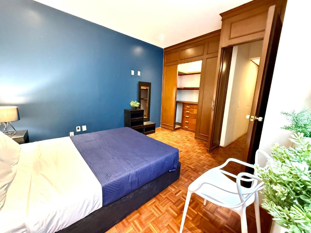 Roomies Suites - Zona Rosa - Double Room With Shared Bathroom