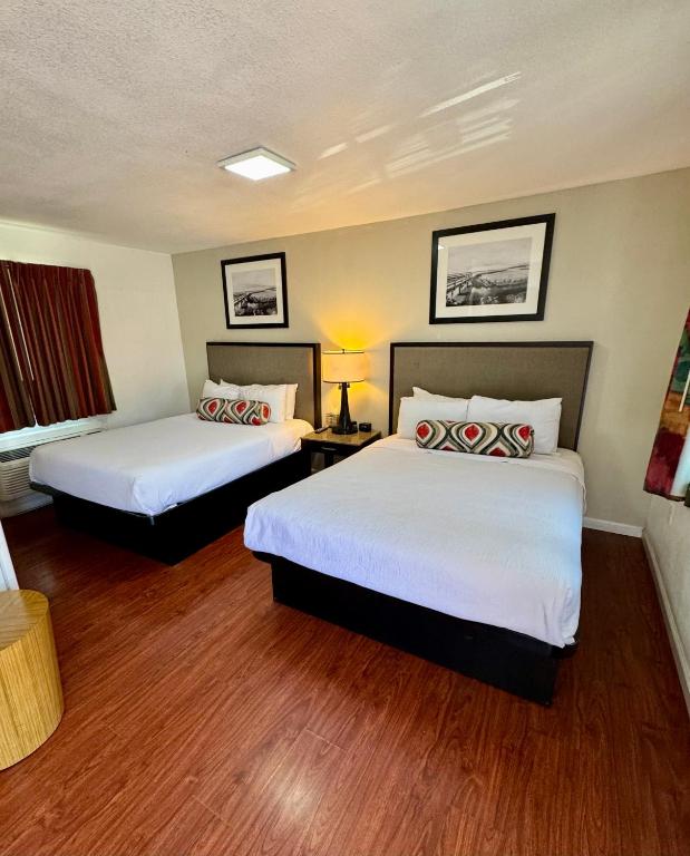 a hotel room with two beds in a room at Budget Motel in Gilroy