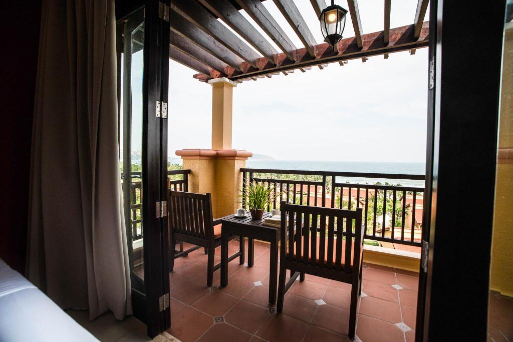 Suite Executive Có Ban Công - Miễn Phí Minibar Trong Phòng