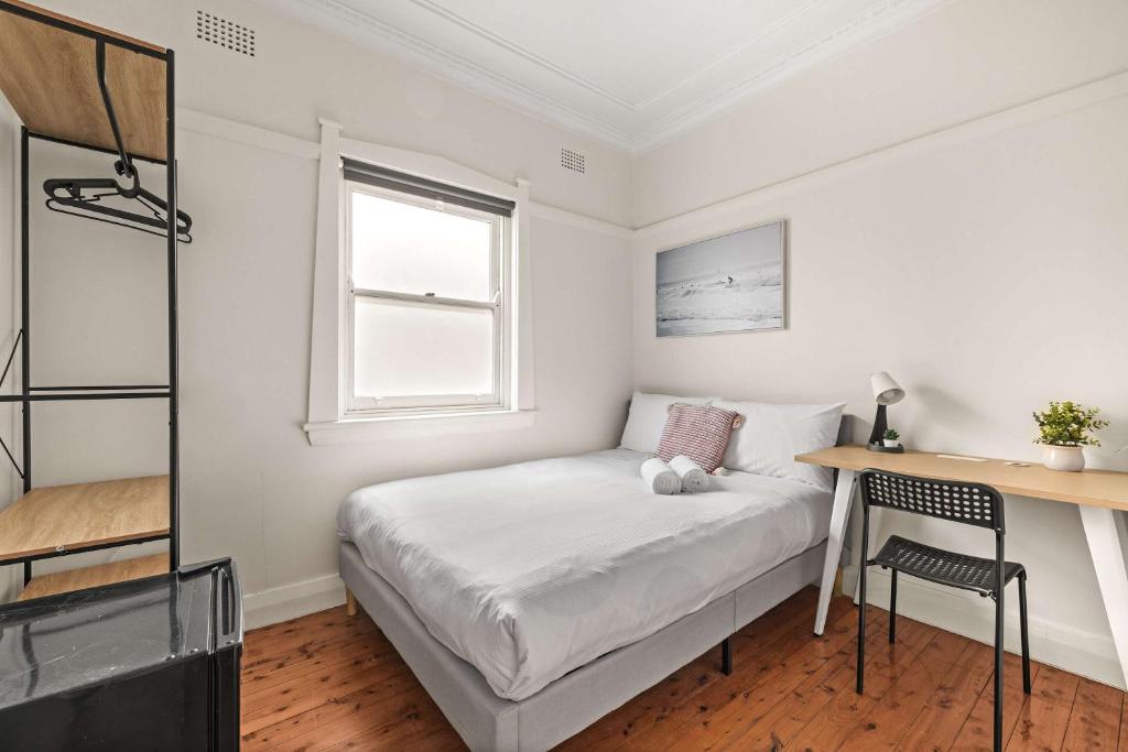 Postel nebo postele na pokoji v ubytování Inviting Double Room - A Peaceful Budget Stay in Padstow - Shared Bathroom