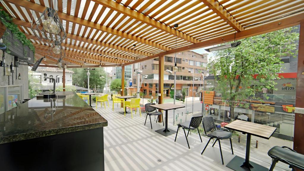 Restaurace v ubytování The Place Hotel