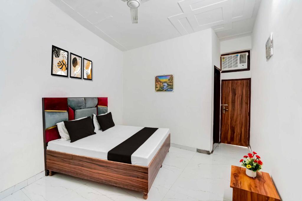 Ένα ή περισσότερα κρεβάτια σε δωμάτιο στο Collection O Burari Post Office