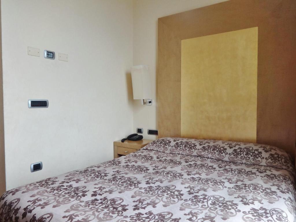 Posteľ alebo postele v izbe v ubytovaní Hotel Tiffany Milano