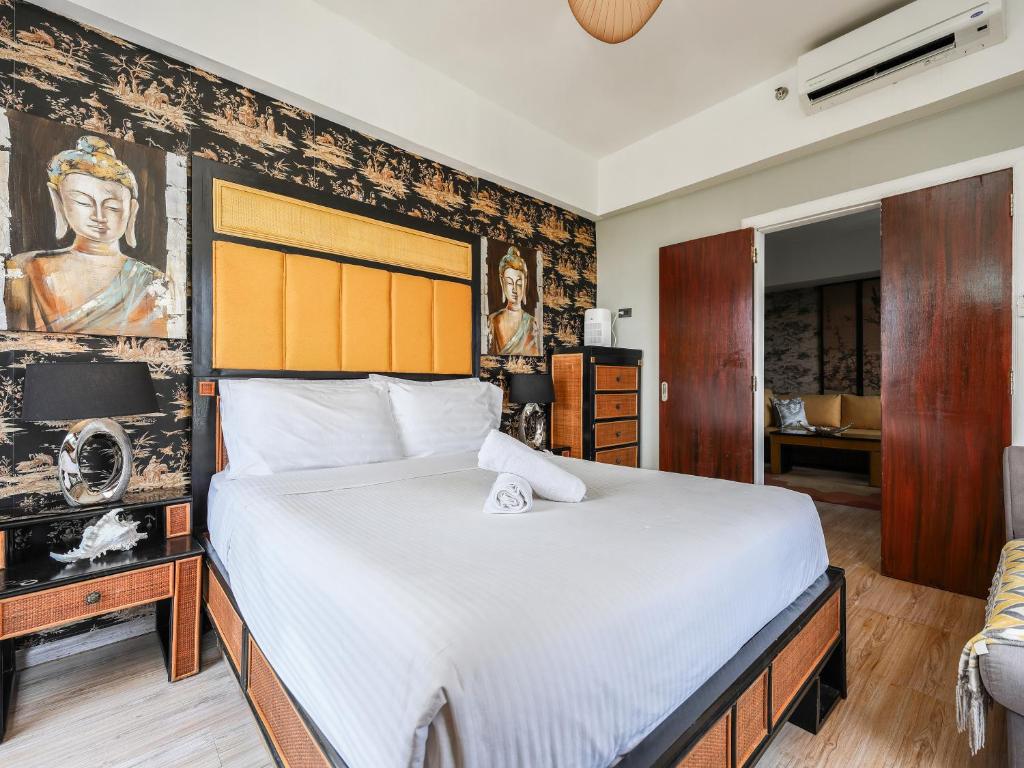 Postel nebo postele na pokoji v ubytování La Mirada Residence , Large 1 bedroom Condo, Beaches , 3 pools, Ocean views, fast WiFi, Netflix, Breakfast included