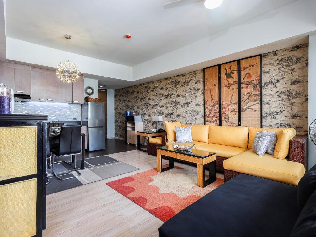 Posezení v ubytování La Mirada Residence , Large 1 bedroom Condo, Beaches , 3 pools, Ocean views, fast WiFi, Netflix, Breakfast included