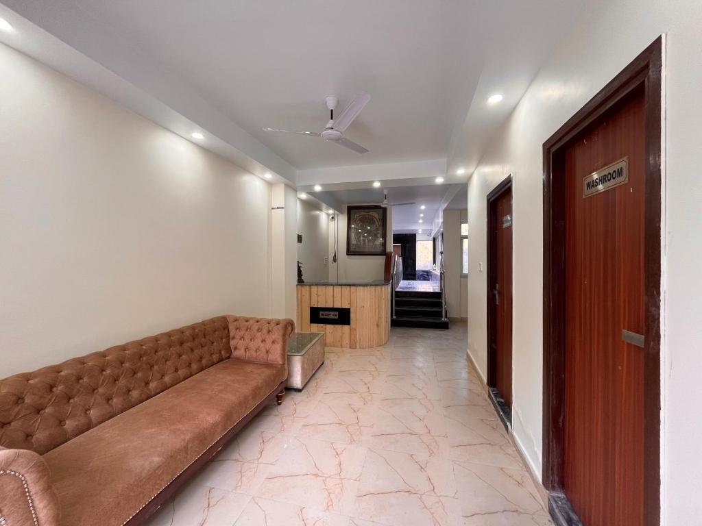Posezení v ubytování The Doon Nature Valley Resort Best Selling Property in Mussoorie ! Luxury Rooms ! Mountain View ! Open Terrace ! Cafe ! Parking ! by Sitara Group