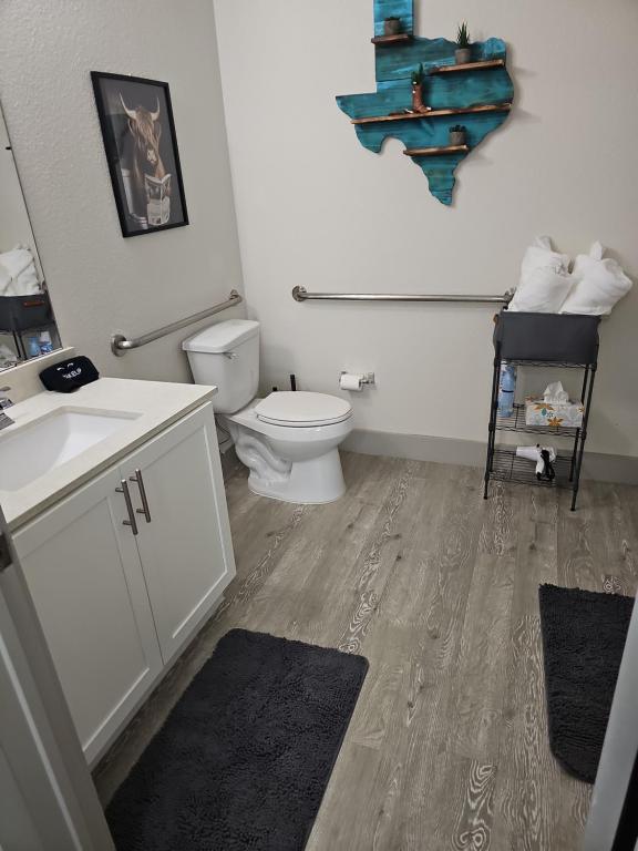 Phòng tắm tại Lone Star Condo Hotel on Riverwalk with great Views