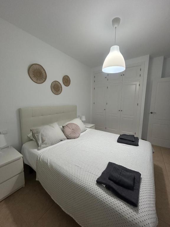 Postel nebo postele na pokoji v ubytování Apto cerca de playa Regla con garaje