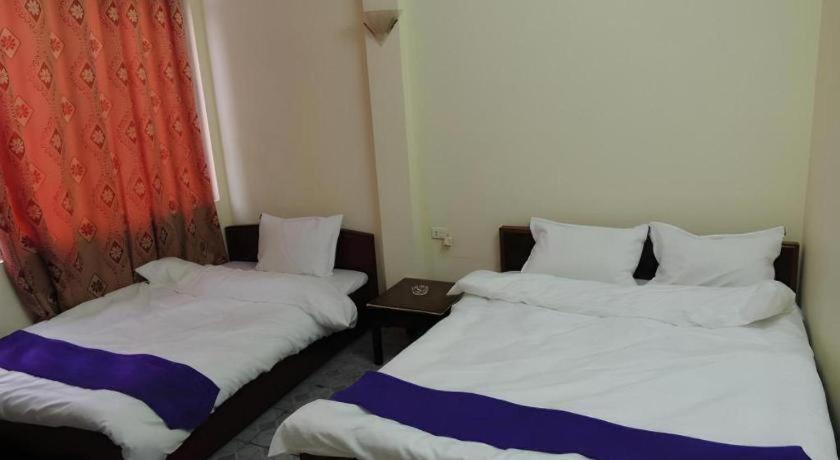 Postel nebo postele na pokoji v ubytování Halong Happy Hostel