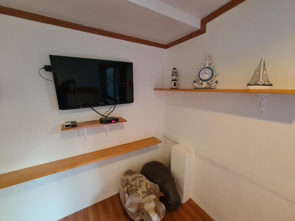 TV a/nebo společenská místnost v ubytování Baan Hello Samed