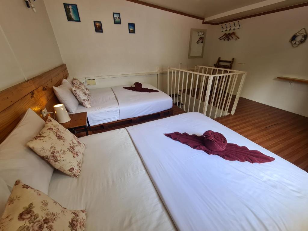 Postel nebo postele na pokoji v ubytování Baan Hello Samed