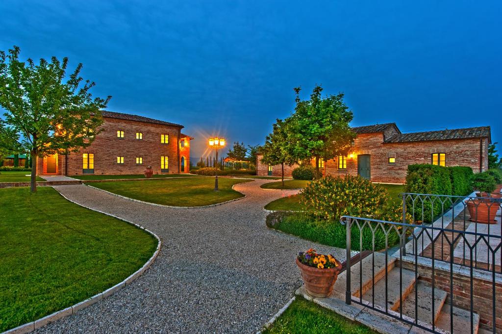 Ogród w obiekcie Casa Vacanze La Fiorita