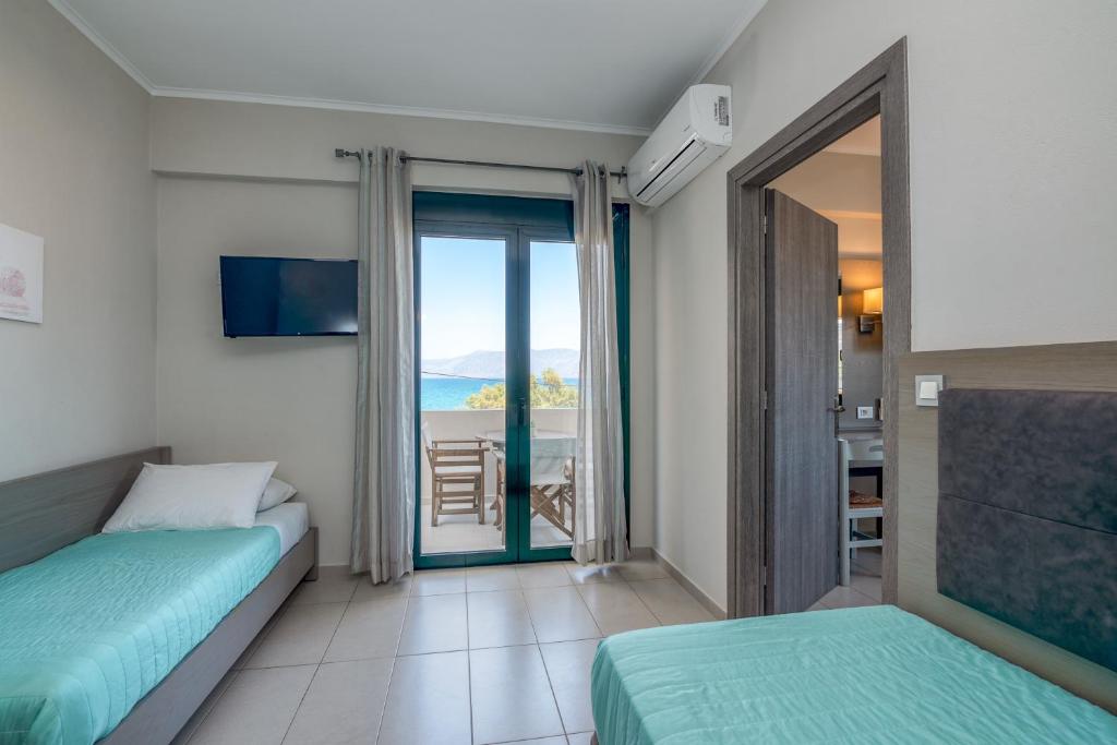 Postel nebo postele na pokoji v ubytování Christina Beach Hotel