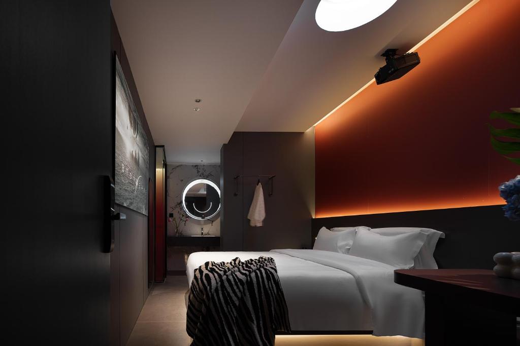 Postel nebo postele na pokoji v ubytování Enji M Hotel-Xi’an datangbuyecheng