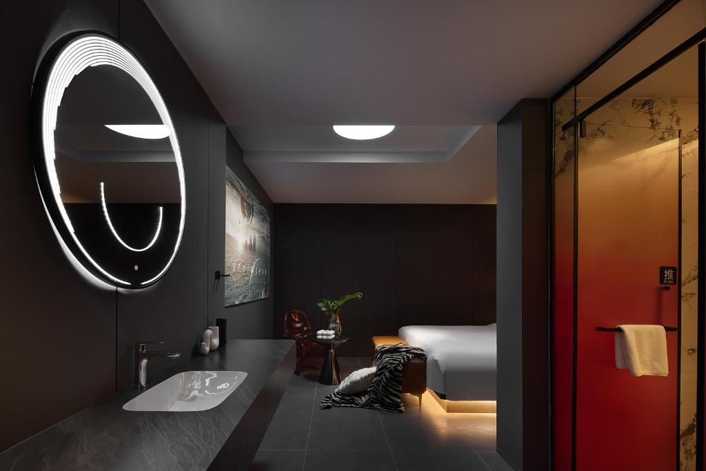 Postel nebo postele na pokoji v ubytování Enji M Hotel-Xi’an datangbuyecheng
