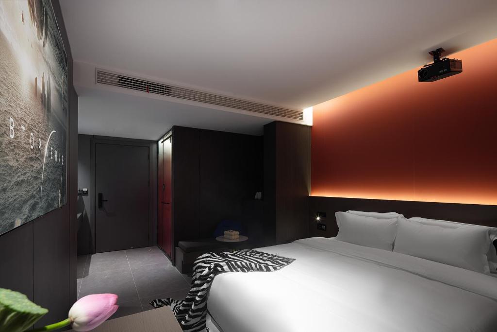 Postel nebo postele na pokoji v ubytování Enji M Hotel-Xi’an datangbuyecheng