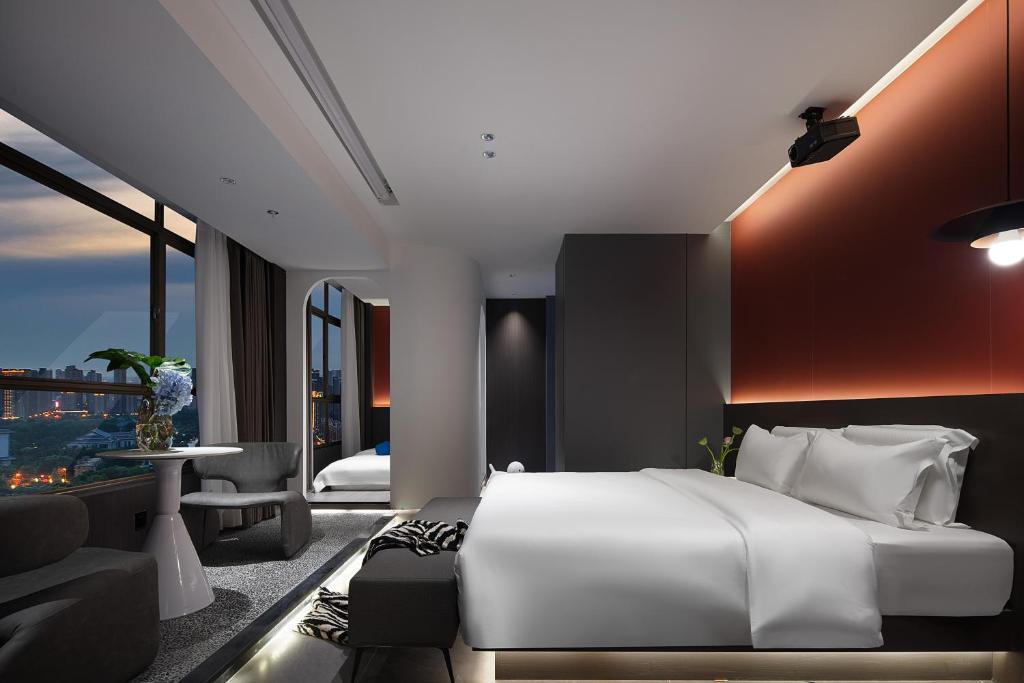 Postel nebo postele na pokoji v ubytování Enji M Hotel-Xi’an datangbuyecheng
