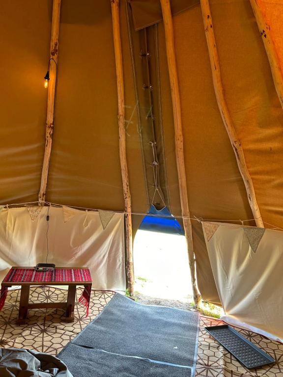 Posezení v ubytování Thainstone tipi