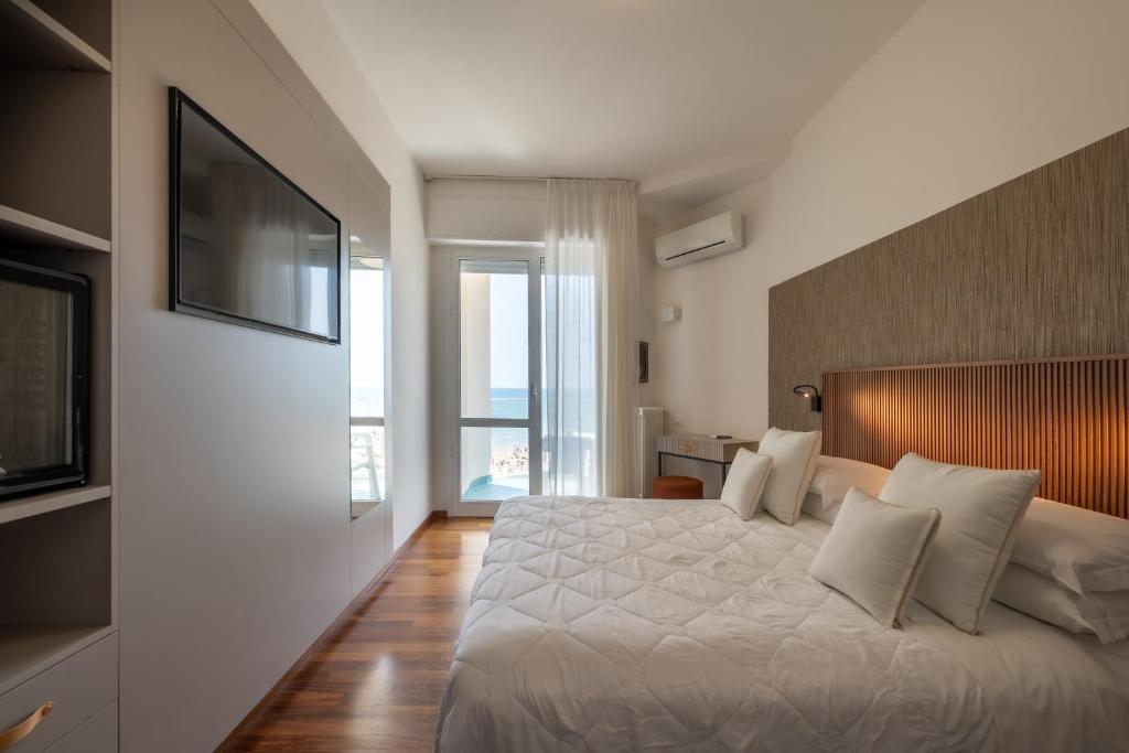 HR Resort - Superior Quadruple Room With Balcony And Sea View