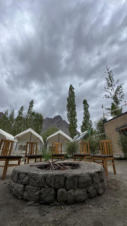Nespecifikovaný výhled na hory nebo výhled na hory při pohledu z luxury tent