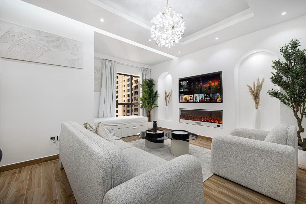 Chic 2BR Steps to JBR Beach