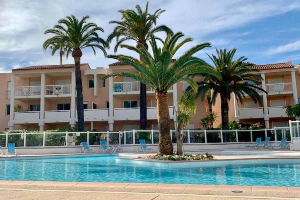 Photo de la galerie de l'établissement Golfe-Juan - 4 people - Swimming pool - Parking, au Golfe-Juan