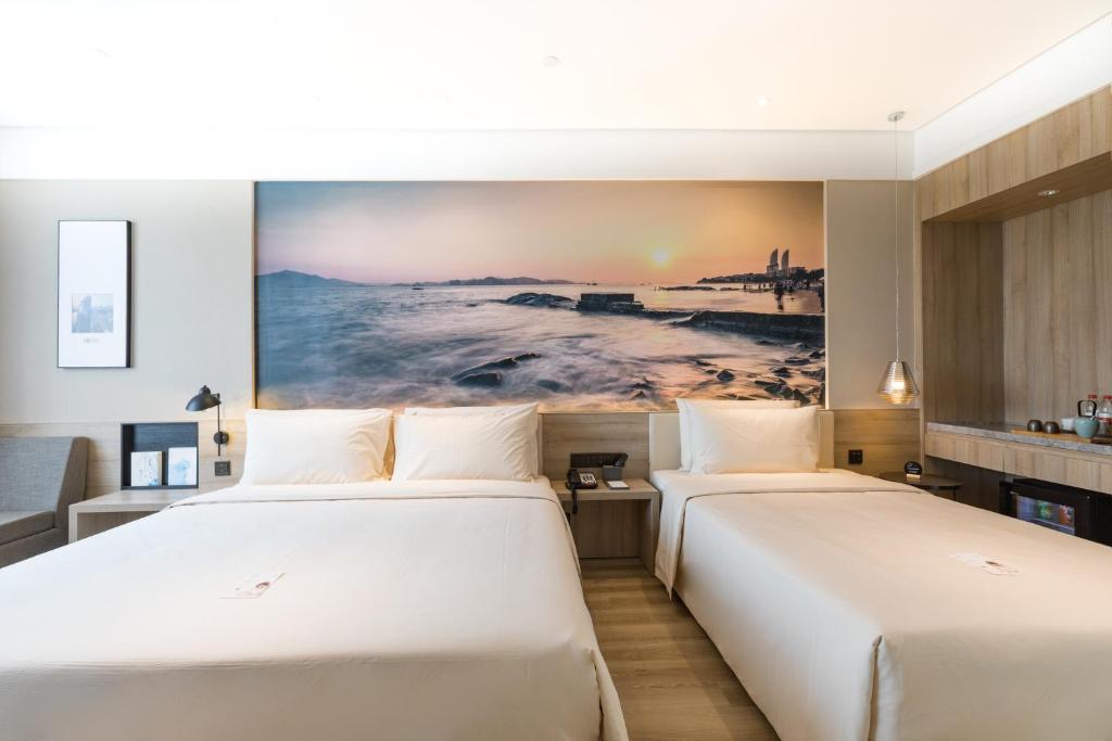 Postel nebo postele na pokoji v ubytování Atour Hotel Xiamen Jimei University