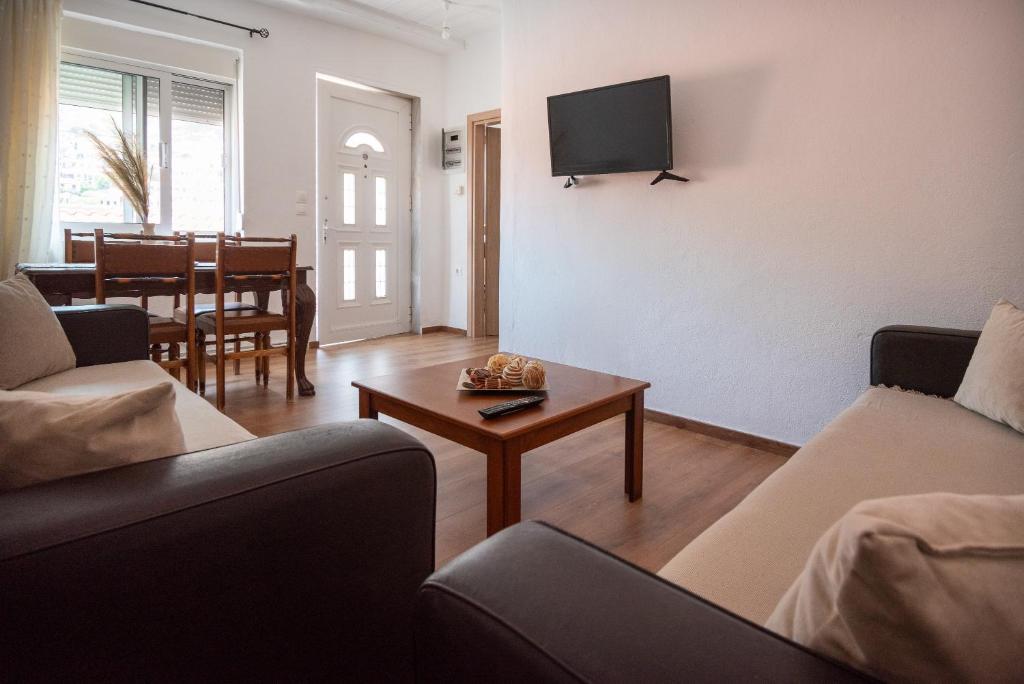 TV a/nebo společenská místnost v ubytování Filio's House