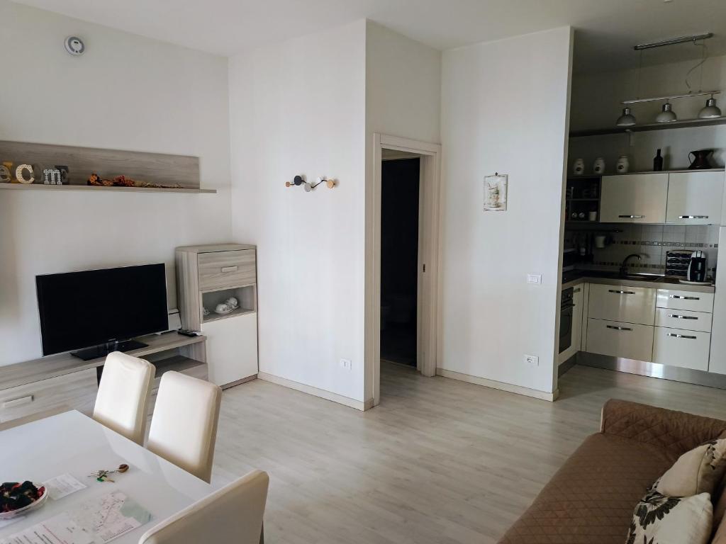 A kitchen or kitchenette at LA CASA DEI NONNI
