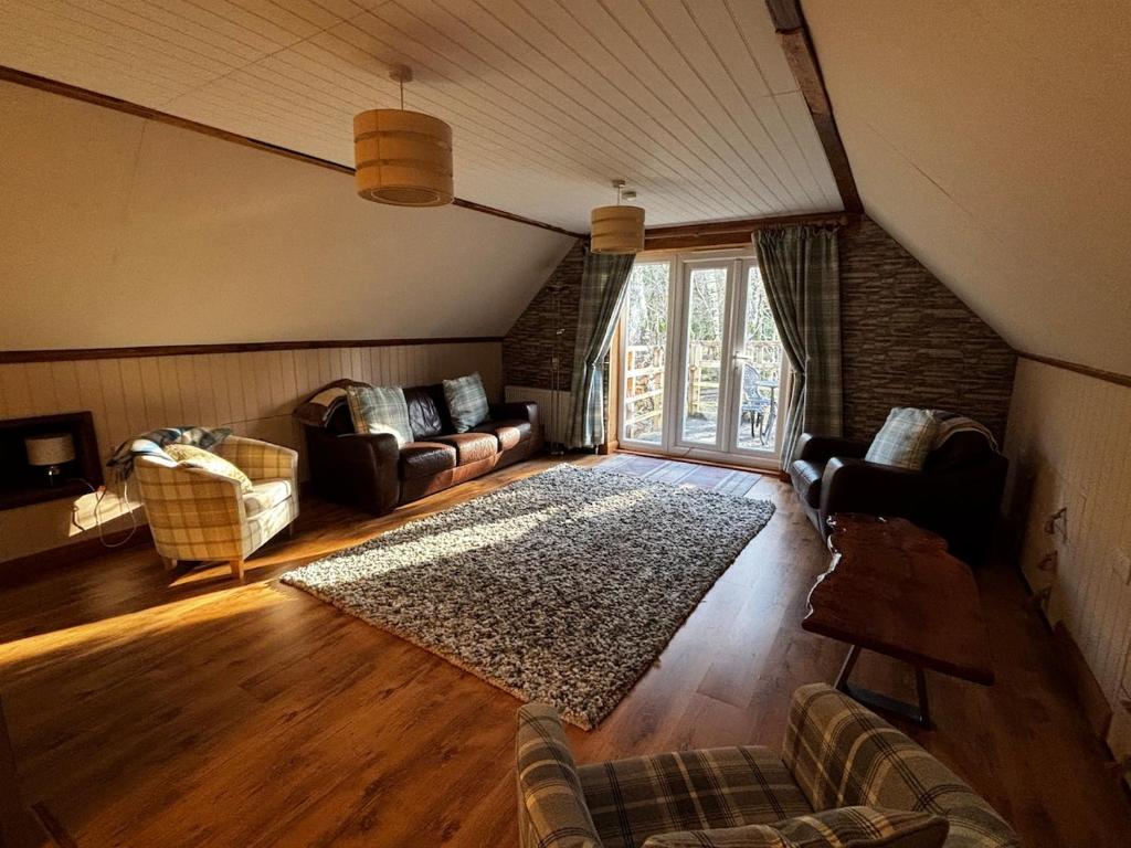 Un pat sau paturi într-o cameră la Luxury cottage in Strontian