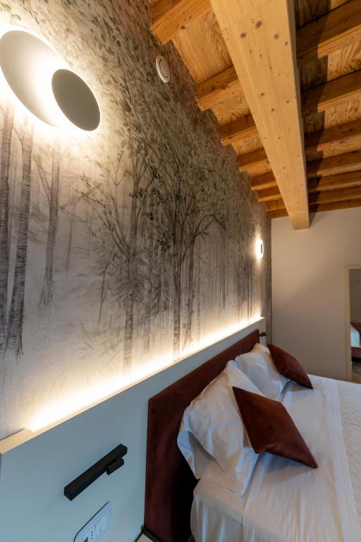 Postel nebo postele na pokoji v ubytování 4 Elementi Relais B&B Lonato del Garda
