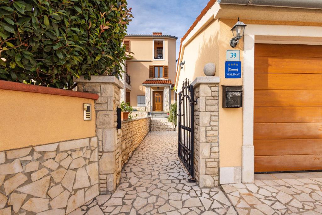 Fotografie z fotogalerie ubytování Villa Krasa sea view apartmants with pool v destinaci Ližnjan