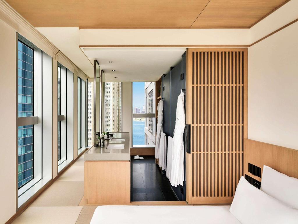 Letto o letti in una camera di AKI Hong Kong - MGallery