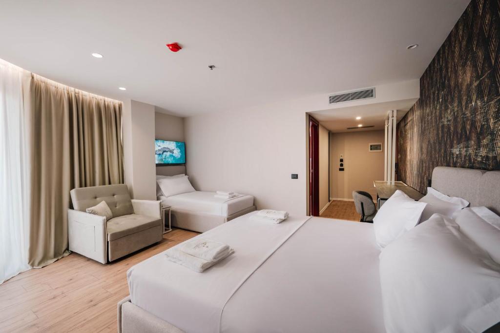 Ermes Luxury Hotel - Camera Deluxe Tripla Con Balcone