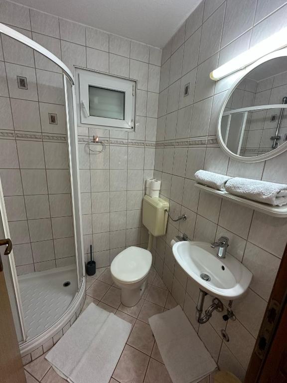 Kúpeľňa v ubytovaní Apartman Adriatic Pavlinovic - Makarska