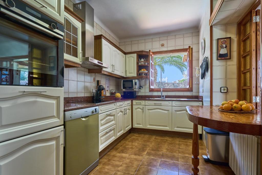 Kuchyň nebo kuchyňský kout v ubytování Villa Retorn