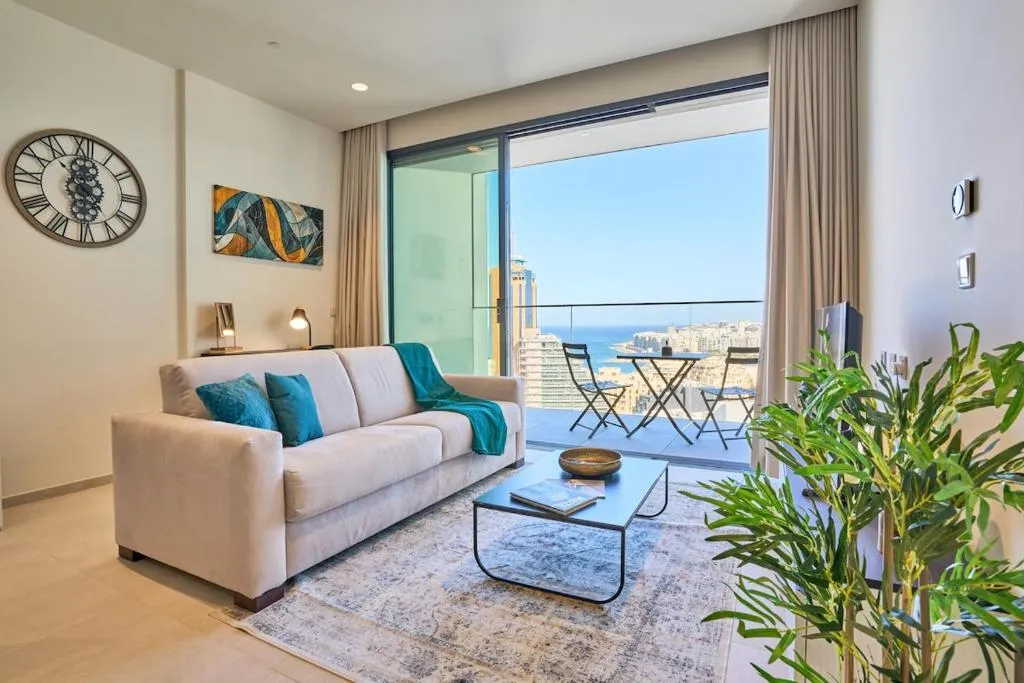 Seascape Heights - Sleek 14th Floor Apartment with Unrivalled Views