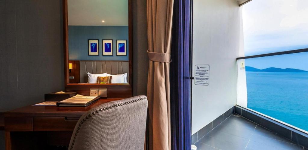 Deluxe Room with Partial Sea View - Sauna access & Stay More, Pay Less