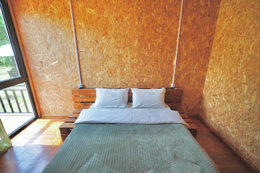 Postel nebo postele na pokoji v ubytování Nahei Cottage Martvili