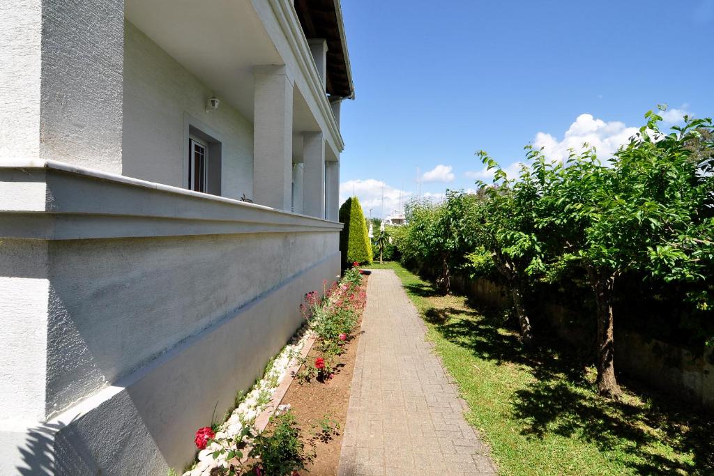 Vrt pred nastanitvijo Corfu Anastasia