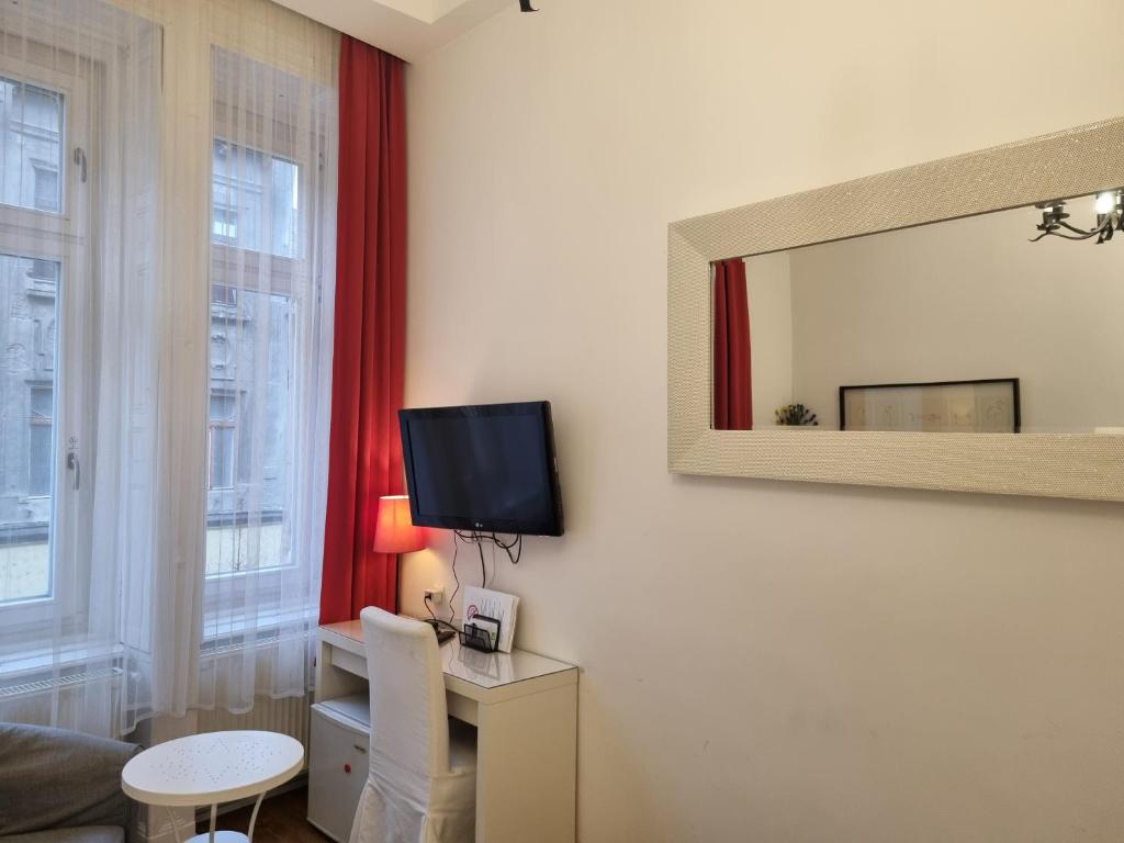 Televízia a/alebo spoločenská miestnosť v ubytovaní Connection Guesthouse
