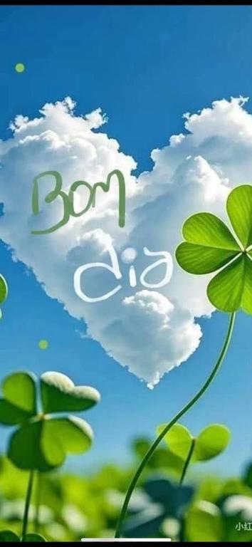 a heart shaped cloud in the sky with the words bon at Casinha in Quintela