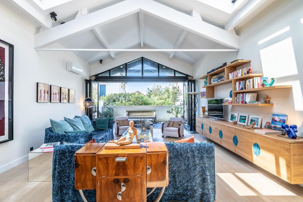 a living room with a couch and a table at Villa Elisa - Maison esprit loft 500m plage in Biarritz