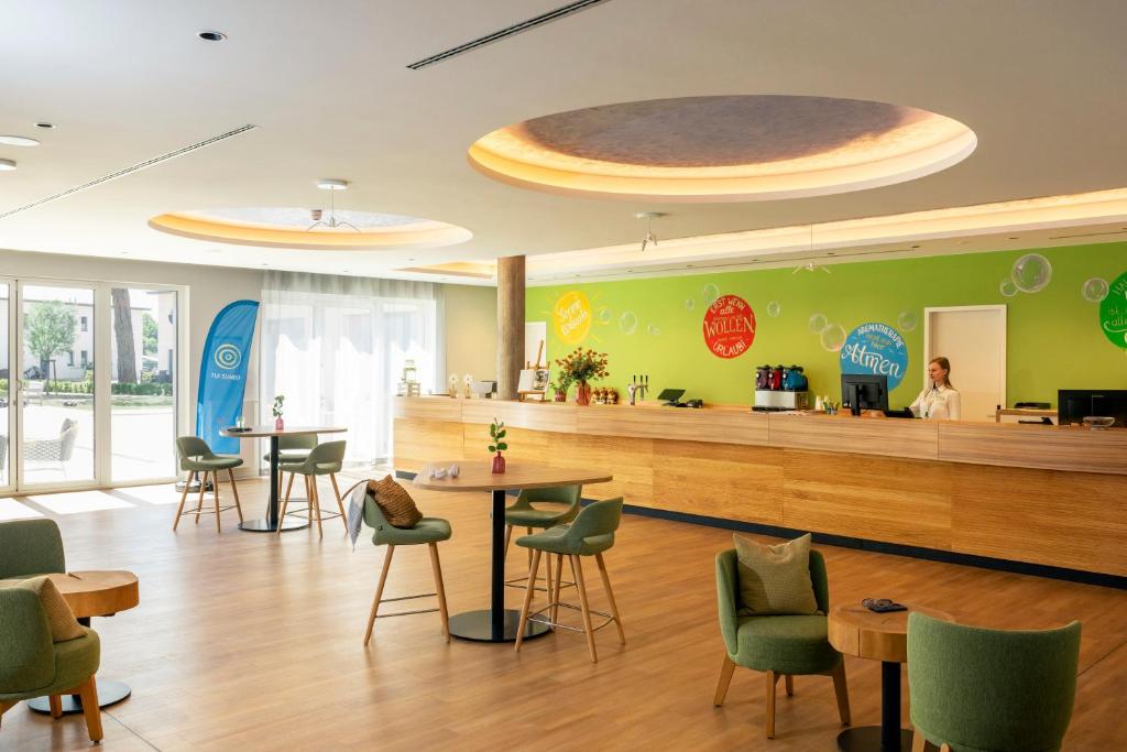 Restaurace v ubytování TUI SUNEO Kinderresort Ihr entspannter Familienurlaub mit Abenteuerspielplatz & der längsten Wasserrutsche im deutschen Teil der Insel Usedom
