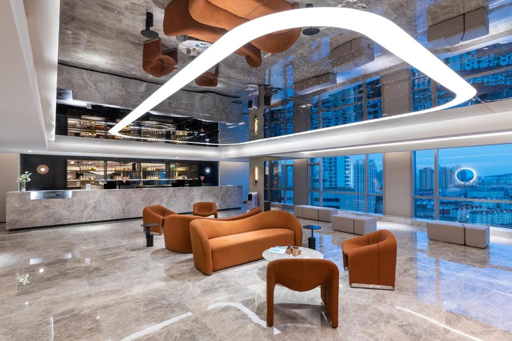 Posezení v ubytování Qingdao Shandong Road Mixc Orange Crystal Hotel