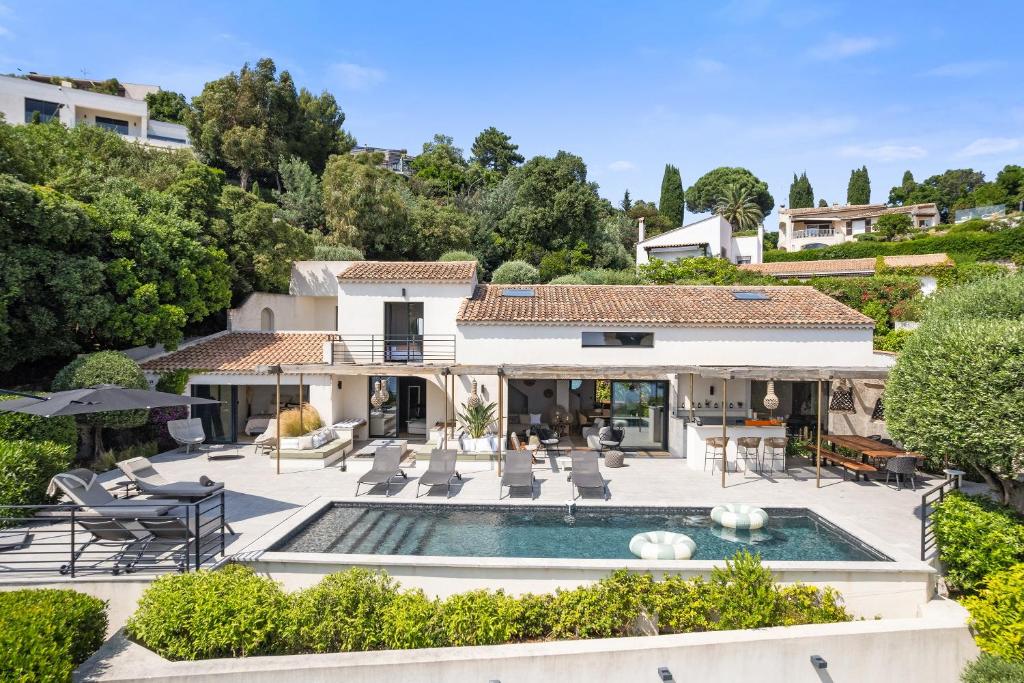 Bazén v ubytování Sérénité Marine - Villa 14p avec piscine nebo v jeho okolí