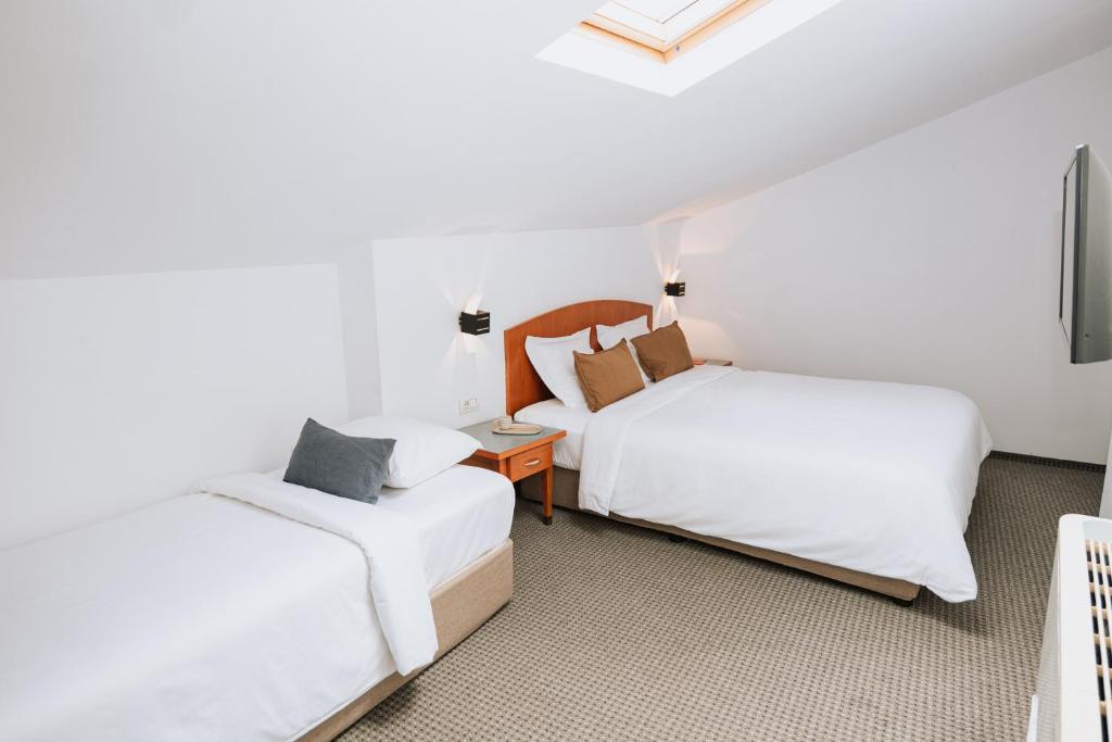 Postel nebo postele na pokoji v ubytování Hotel Duke Romana City Center